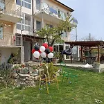 Apartment Stai Za Gosti Bazdarovi Byala (Varna)