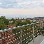 Apartment Stai Za Gosti Bazdarovi *