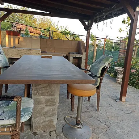 Stai Za Gosti Bazdarovi Apartment *