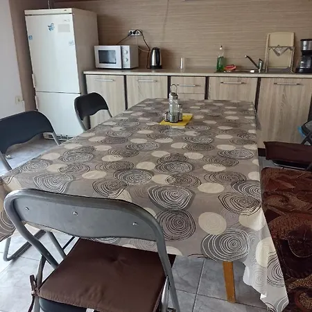 Апартамент Stai Za Gosti Bazdarovi