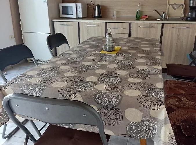 아파트 Stai Za Gosti Bazdarovi